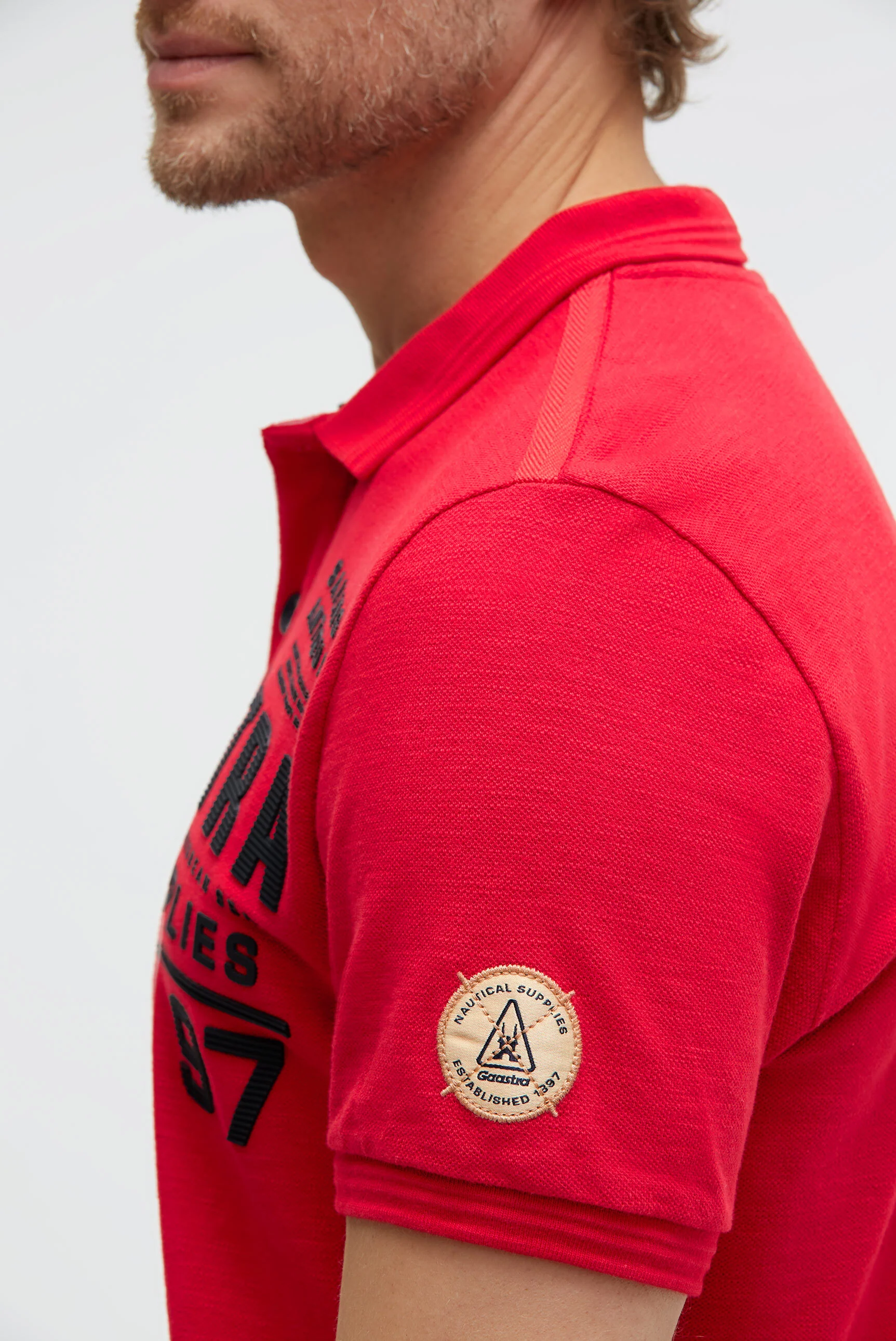 Poloshirt aus Pikee Slub mit Rubber Artwork core red - Image 7