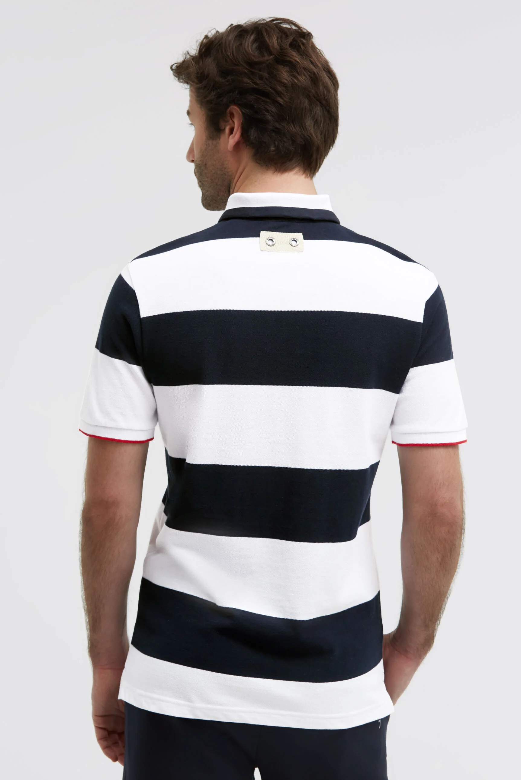 Poloshirt Kurzarm mit Blockstreifen und Patches opticwhite - Image 5